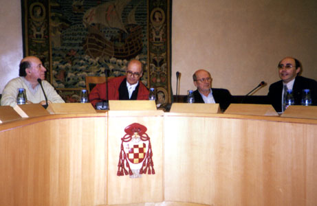 Peridis, Quino, Mordillo y García Cerrada al comienzo de la ponencia